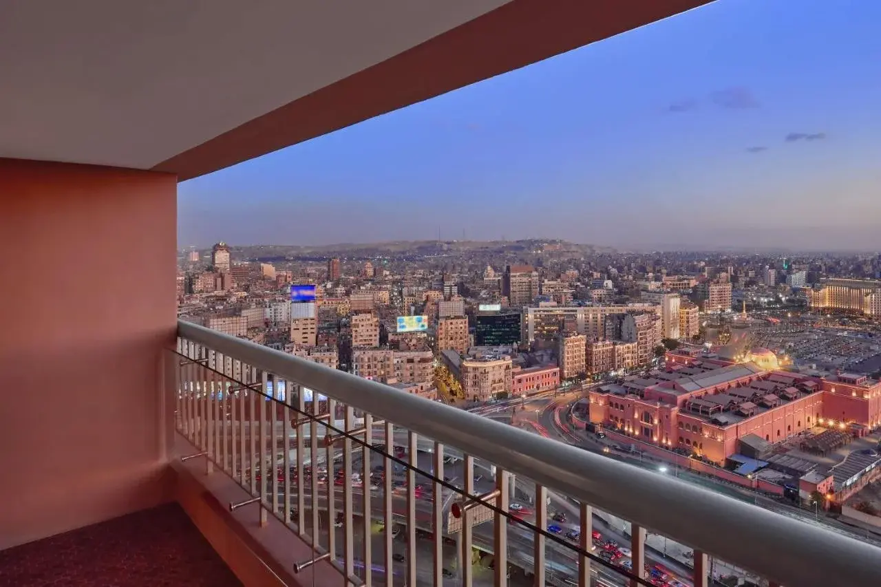 Deluxe King Room with City View