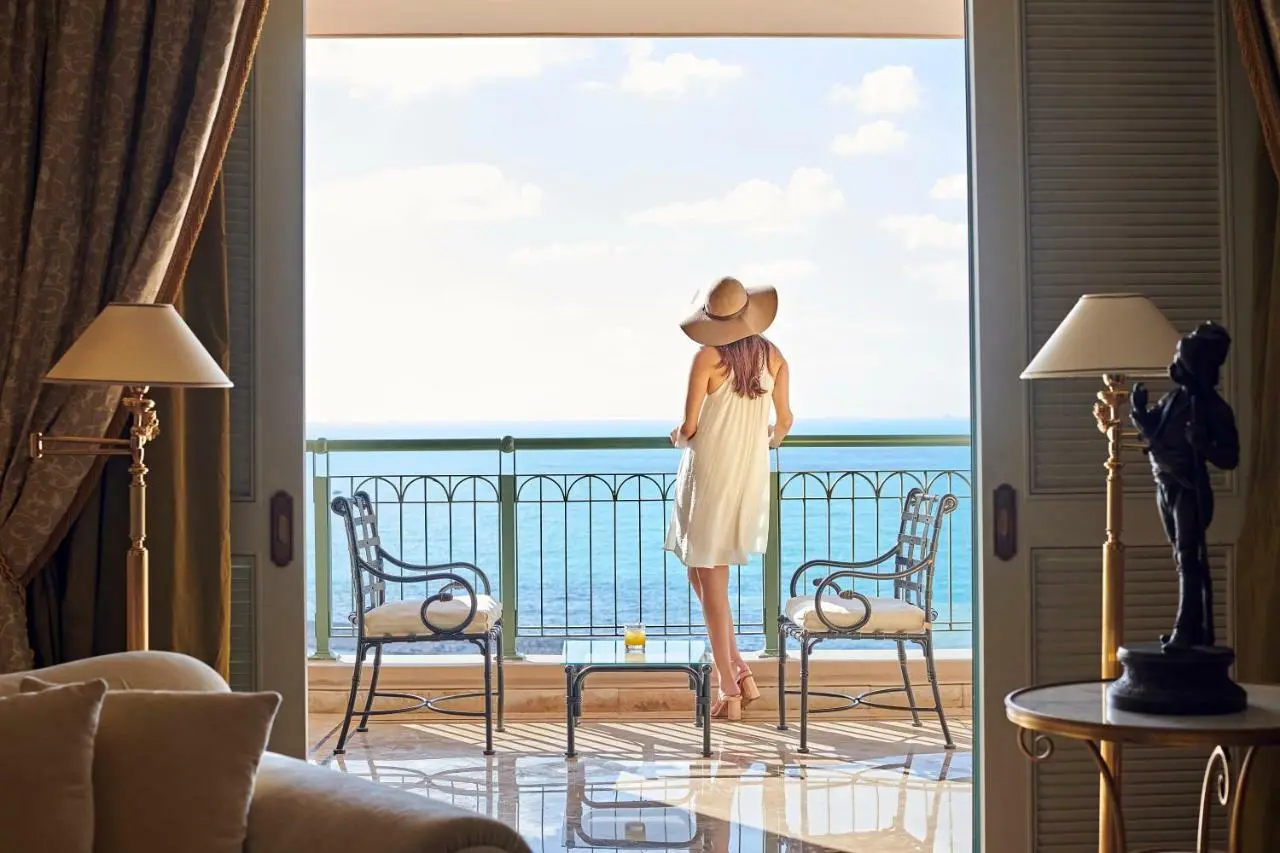 Superior King-Size Room – City View